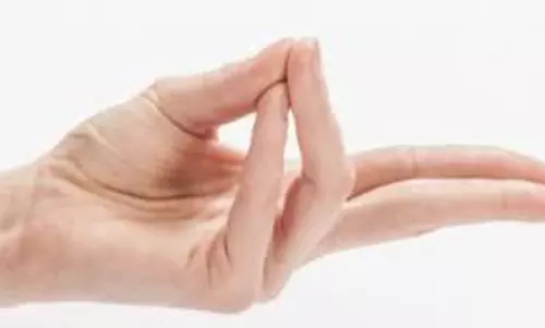 Lifestyle: ये योगासन आपके आंखों की दृष्टि को बड़ा देगा