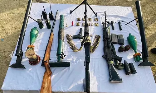 Manipur : भारतीय सेना ने कई अभियानों में हथियार और युद्ध संबंधी सामान जब्त Manipur : भारतीय सेना ने कई अभियानों में हथियार और युद्ध संबंधी सामान जब्त