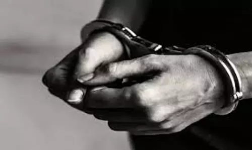 Dehradun में डॉलर समेत लाखों की डकैती, तीन पुलिसकर्मी समेत सात लोग अरेस्ट Dehradun में डॉलर समेत लाखों की डकैती, तीन पुलिसकर्मी समेत सात लोग अरेस्ट