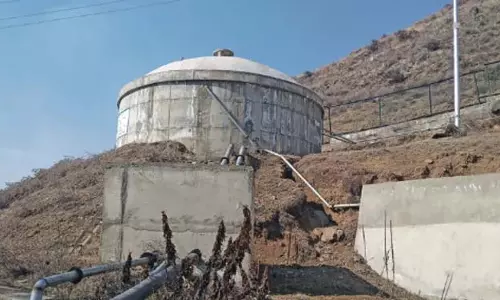 Bandipora के कोनान गांव के लोग पॉलीथीन से भरी नहरों से नाराज