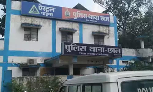 घर के म्यार में लड़की की लाश मिली