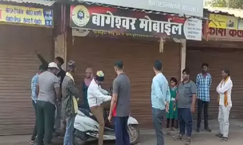 चार चोरों ने दो दुकानों में किए चोरी, मोबाइल और जर्दा शॉप को बनाया निशाना