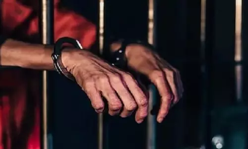 Saharanpur: पुलिस ने तमंचे के साथ फोटो अपलोड करने वाले को दबोचा Saharanpur: पुलिस ने तमंचे के साथ फोटो अपलोड करने वाले को दबोचा
