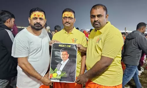 महाकुंभ में सतीश जारकीहोली को Karnataka का अगला मुख्यमंत्री बनाने के लिए प्रार्थना की महाकुंभ में सतीश जारकीहोली को Karnataka का अगला मुख्यमंत्री बनाने के लिए प्रार्थना की