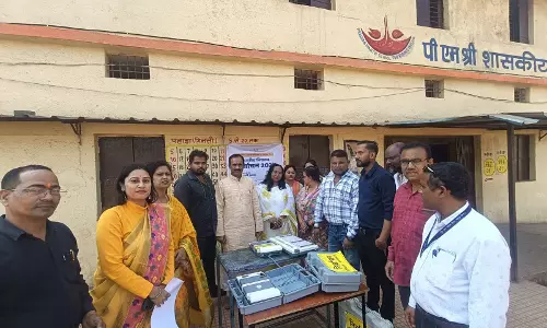 रायपुर के मतदान केंद्रों में लगातार तीसरे दिन ईव्हीएम मशीनों का प्रदर्शन