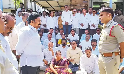 Telangana: सथुपल्ली में आरोपों और चुनौतियों का दौर जारी