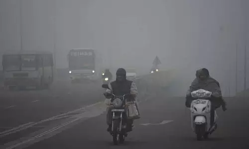 Ludhiana: शहर एक बार फिर धुंध भरी सुबह के साथ जागा Ludhiana: शहर एक बार फिर धुंध भरी सुबह के साथ जागा