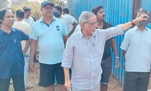 Velsao निवासियों ने सैनकोले में ऐतिहासिक होली क्रॉस पर बिल्डर द्वारा की गई Velsao निवासियों ने सैनकोले में ऐतिहासिक होली क्रॉस पर बिल्डर द्वारा की गई