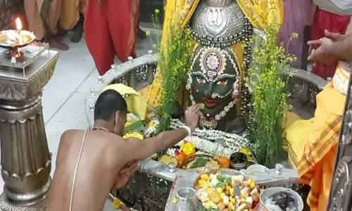 बसंत पंचमी: Ujjain के महाकालेश्वर मंदिर में विशेष भस्म आरती की गई बसंत पंचमी: Ujjain के महाकालेश्वर मंदिर में विशेष भस्म आरती की गई