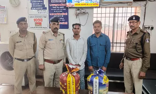 रायपुर : कान्हा ढाबा के पीछे गांजा बेचते दो तस्कर गिरफ्तार