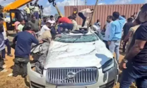 सड़क दुर्घटना में 24 वर्षीय युवक की मौत, पुलिस ने SUV चालक की जांच शुरू की सड़क दुर्घटना में 24 वर्षीय युवक की मौत, पुलिस ने SUV चालक की जांच शुरू की