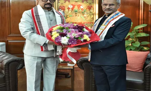 राज्यपाल रमेन डेका ने विदेश मंत्री एस. जयशंकर से की सौजन्य भेंट राज्यपाल रमेन डेका ने विदेश मंत्री एस. जयशंकर से की सौजन्य भेंट