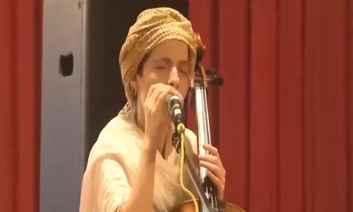 Maha Kumbh में लव यूनाइट्स कार्यक्रम में इजरायली और भारतीय संगीत का मिश्रण मनाया गया