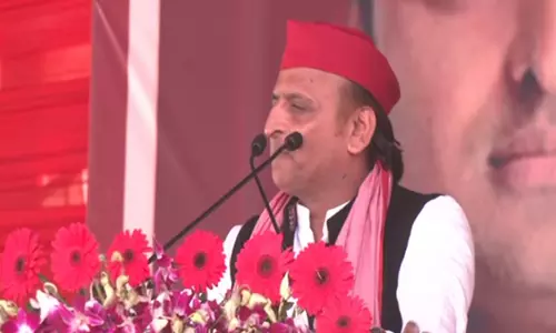 Kumbh: अखिलेश यादव ने UP सरकार पर निशाना साधा, भगदड़ में मरने वालों के नाम जारी करने को कहा