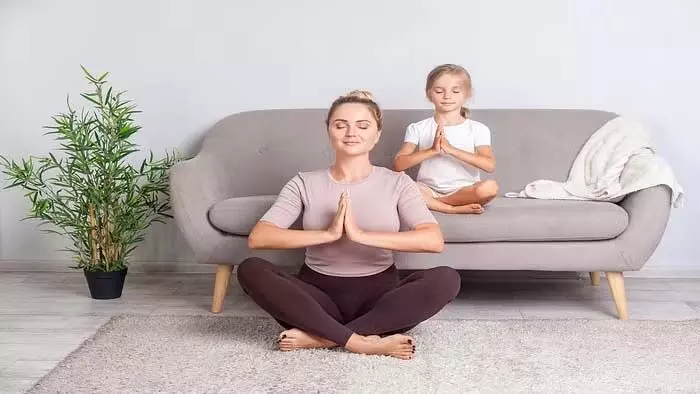 Yoga Tipsअगर आपका बच्चा दिन में 4-5 घंटे पढ़ाई करता है, तो उसे मानसिक और शारीरिक स्वास्थ्य के लिए सिखाएं ये योगासन