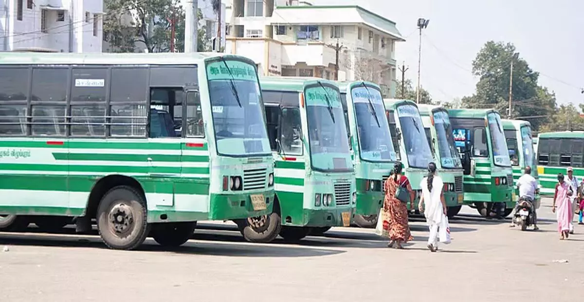 Tamil Nadu: टीएनएसटीसी बस कंडक्टर पर कैंची से हमला करने के आरोप में किशोर गिरफ्तार