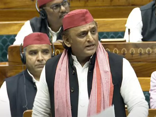 Akhilesh Yadav ने महाकुंभ भगदड़ की घटना में पारदर्शिता की मांग की