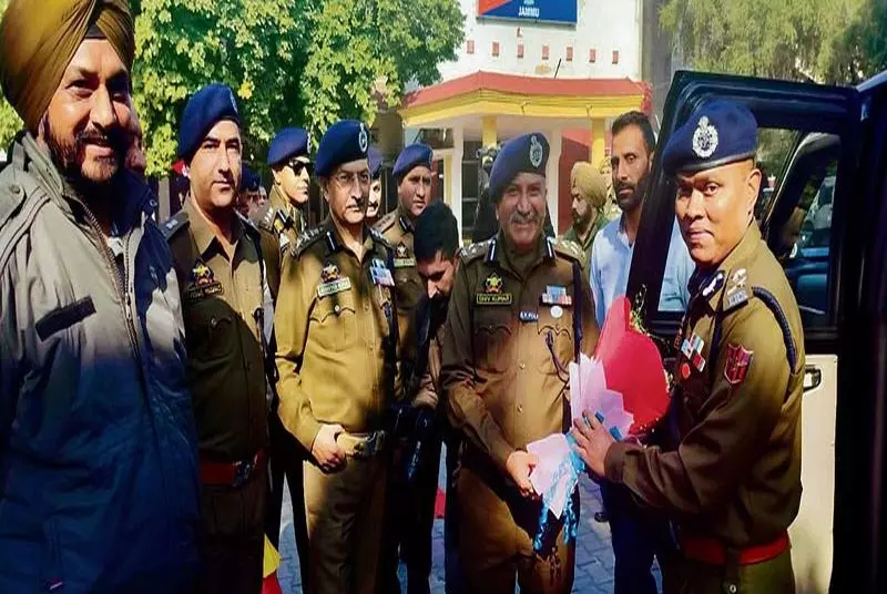 क्षेत्र में अस्थिर स्थिति के बीच, टुटी ने जम्मू IGP का पदभार संभाला क्षेत्र में अस्थिर स्थिति के बीच, टुटी ने जम्मू IGP का पदभार संभाला