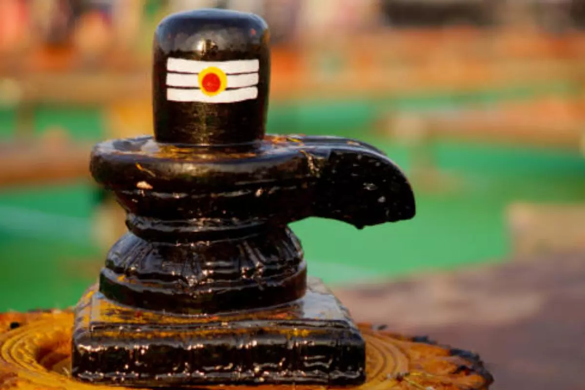 Shivling sthapna : घर में शिवलिंग स्थापित करना तो ध्यान रखें यह बातें, घर में बनेगी सुख शांति Shivling sthapna : घर में शिवलिंग स्थापित करना तो ध्यान रखें यह बातें, घर में बनेगी सुख शांति