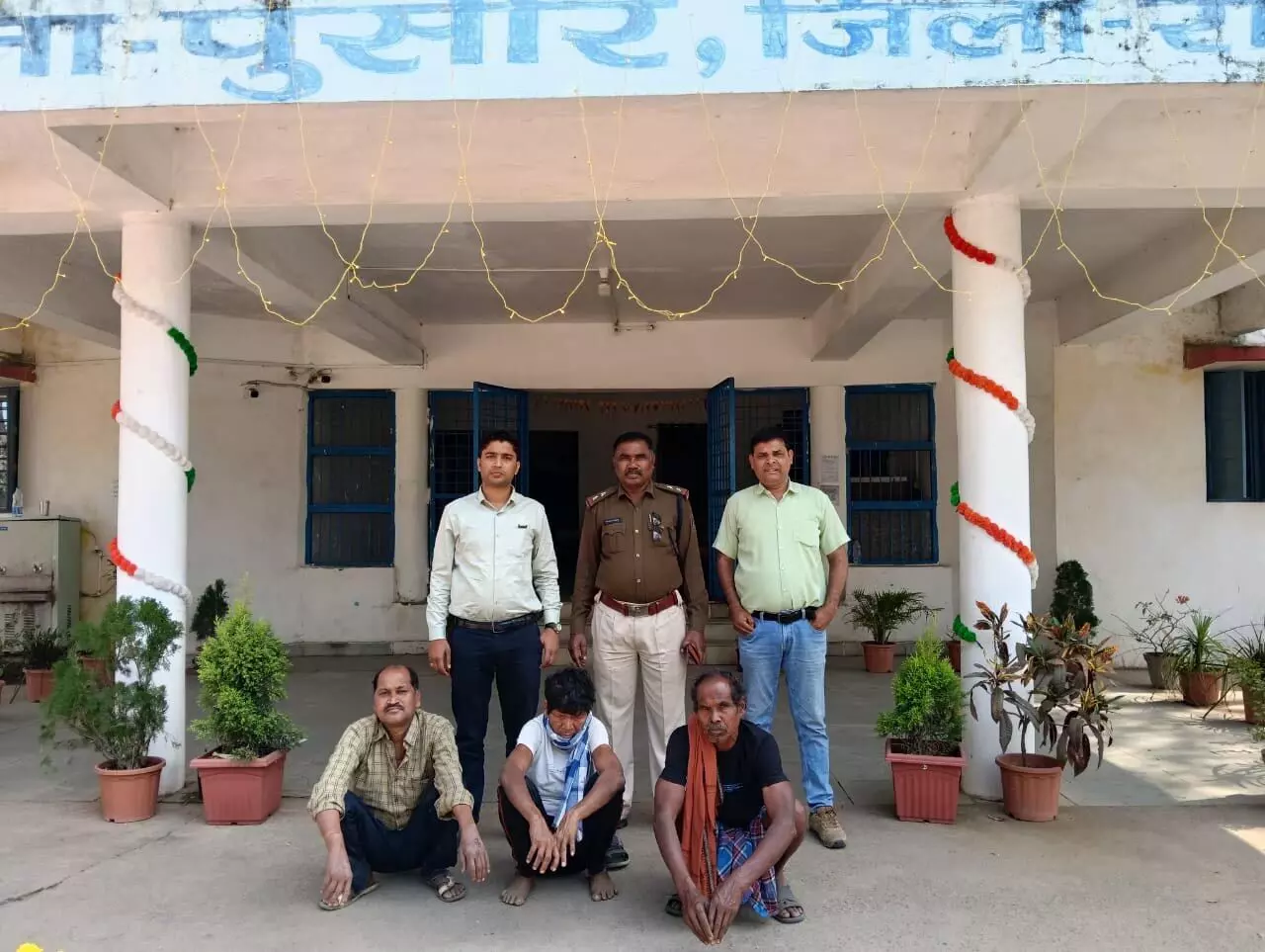 पुसौर पुलिस ने तीन फरार वारंटियों को किया गिरफ्तार