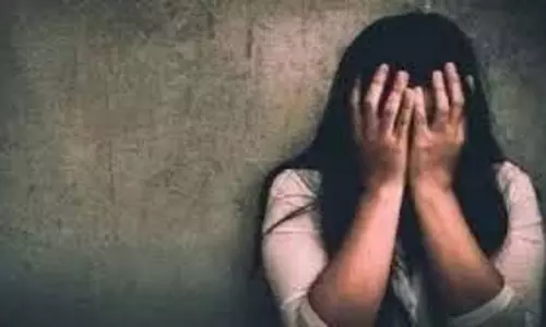 Mumbai: गार्ड के कोच में महिला से दुष्कर्म Mumbai: गार्ड के कोच में महिला से दुष्कर्म