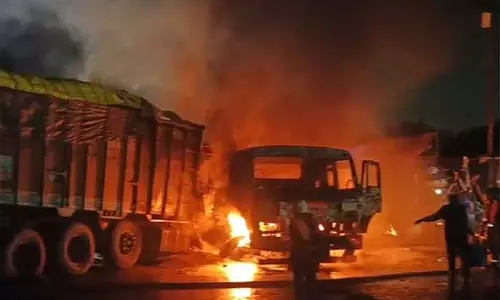 Hamirpur: दो ट्रकों में टक्कर के बाद लगी आग, चालक समेत दो जिंदा जले