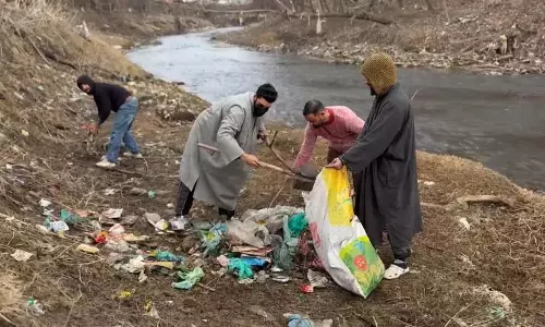 अनंतनाग गांव के युवा जल निकायों को बचाने की लड़ाई का नेतृत्व कर रहे