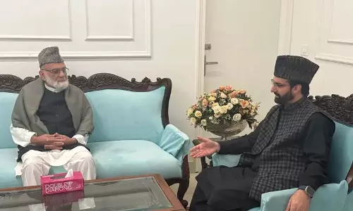मीरवाइज-ए-कश्मीर ने दिल्ली में शाही इमाम और मुफ्ती मुकर्रम से मुलाकात की
