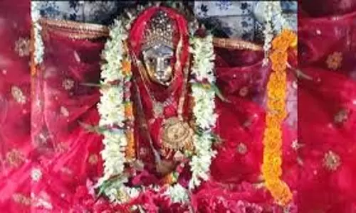 Bihar: मां तारा देवी मंदिर में उमड़ी श्रद्धालुओं की भीड़
