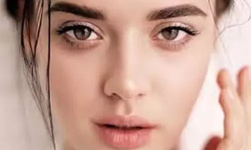 Skin Care: वैलेंटाइन डे पर चेहरे पर चमक लाना है तो ये चीजें लगाना शुरू कर दें