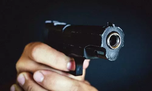 पत्नी और साथ आए लोगों पर फायरिंग, एयरफोर्स के पूर्व अधिकारी का ठनका माथा