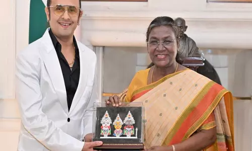 Sonu Nigam ने राष्ट्रपति भवन में ओपन एयर थिएटर में प्रस्तुति दी