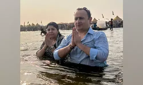 निर्माता विनोद भानुशाली ने Prayagraj में महाकुंभ मेले में पवित्र स्नान किया निर्माता विनोद भानुशाली ने Prayagraj में महाकुंभ मेले में पवित्र स्नान किया