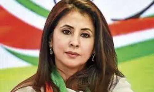 Urmila Matondkar:  बॉलीवुड से लेकर राजनीति तक मचा रही हैं धमाल, नेटवर्थ जानकर उड़ जाएंगे होश