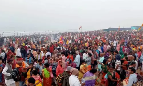 Odisha: माघ सप्तमी पर भक्त कोणार्क के चंद्रभागा में पवित्र स्नान करते
