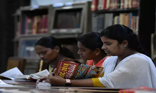 Andhra: डीएससी अभ्यर्थी जीओ 117 को निरस्त करने की मांग कर रहे Andhra: डीएससी अभ्यर्थी जीओ 117 को निरस्त करने की मांग कर रहे