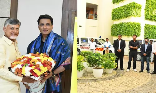 Andhra: अभिनेता सोनू सूद ने एम्बुलेंस के लिए दान दिया
