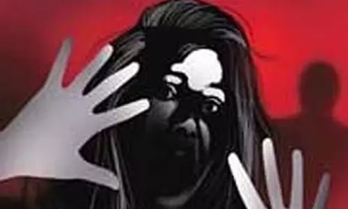 Andhra: जमानत पर रिहा हुए व्यक्ति ने 63 वर्षीय महिला से बलात्कार किया और उसकी हत्या कर दी Andhra: जमानत पर रिहा हुए व्यक्ति ने 63 वर्षीय महिला से बलात्कार किया और उसकी हत्या कर दी