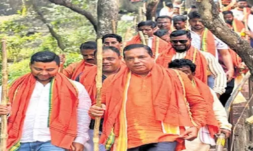 Odisha: खंडगिरि में जातरों में अश्लीलता के खिलाफ थेंगा अभिजन Odisha: खंडगिरि में जातरों में अश्लीलता के खिलाफ थेंगा अभिजन