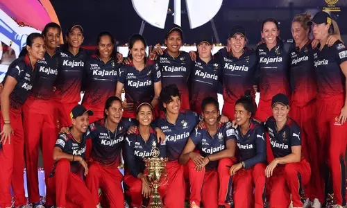 हीथर ग्राहम और किम गार्थ को WPL 2025 के लिए RCB टीम में शामिल किया गया हीथर ग्राहम और किम गार्थ को WPL 2025 के लिए RCB टीम में शामिल किया गया