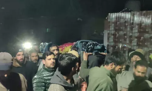 कुलगाम में पूर्व सैनिक की गोली मारकर हत्या, पत्नी और भतीजी घायल कुलगाम में पूर्व सैनिक की गोली मारकर हत्या, पत्नी और भतीजी घायल