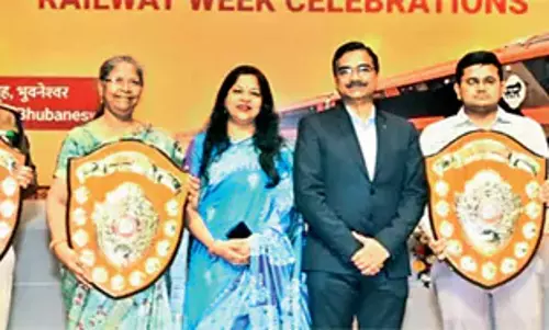 Odisha: 49 रेलवे कर्मचारियों को विशिष्ट पुरस्कार प्राप्त हुए Odisha: 49 रेलवे कर्मचारियों को विशिष्ट पुरस्कार प्राप्त हुए