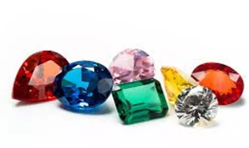 Gemstone: जानिए धन संबंधी समस्याओं से छुटकारा पाने के लिए कौन सा रत्न पहनना चाहिए Gemstone: जानिए धन संबंधी समस्याओं से छुटकारा पाने के लिए कौन सा रत्न पहनना चाहिए