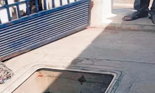 Tamil Nadu: तमिलनाडु में महिला और उसके दो बच्चे खुले नाले में डूबे Tamil Nadu: तमिलनाडु में महिला और उसके दो बच्चे खुले नाले में डूबे