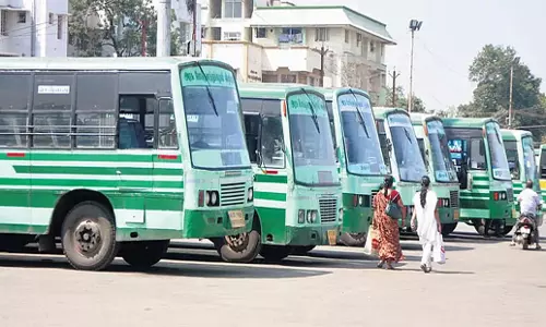 Tamil Nadu: टीएनएसटीसी बस कंडक्टर पर कैंची से हमला करने के आरोप में किशोर गिरफ्तार