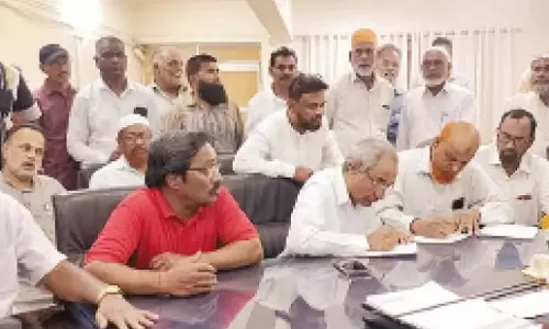 Telangana: असदुल्लाह को वक्फ बोर्ड के सीईओ पद पर बनाए रखने की मांग तेज़ हुई Telangana: असदुल्लाह को वक्फ बोर्ड के सीईओ पद पर बनाए रखने की मांग तेज़ हुई