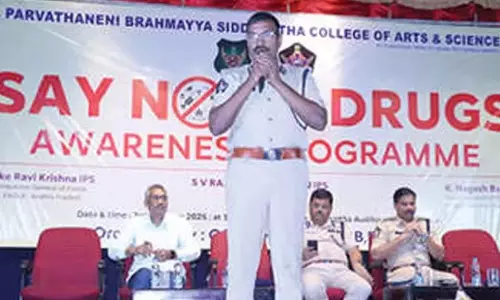 Andhra: छात्रों से नशे से दूर रहने का आग्रह