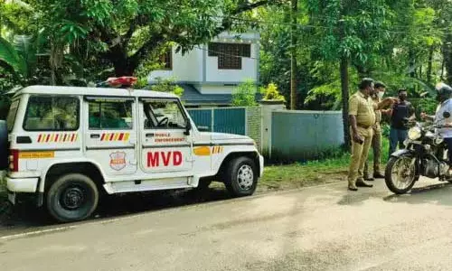 Kerala में मोटर वाहन जांच चौकियां केवल दिन के समय ही संचालित होंगी Kerala में मोटर वाहन जांच चौकियां केवल दिन के समय ही संचालित होंगी