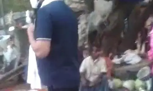 किसान की आड़ में कलेक्टर ने धान खरीद में ‘अनियमितताओं’ का पर्दाफाश किया किसान की आड़ में कलेक्टर ने धान खरीद में ‘अनियमितताओं’ का पर्दाफाश किया