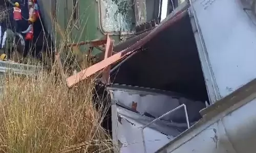 UP: फतेहपुर के पास मालगाड़ी की टक्कर में दो घायल